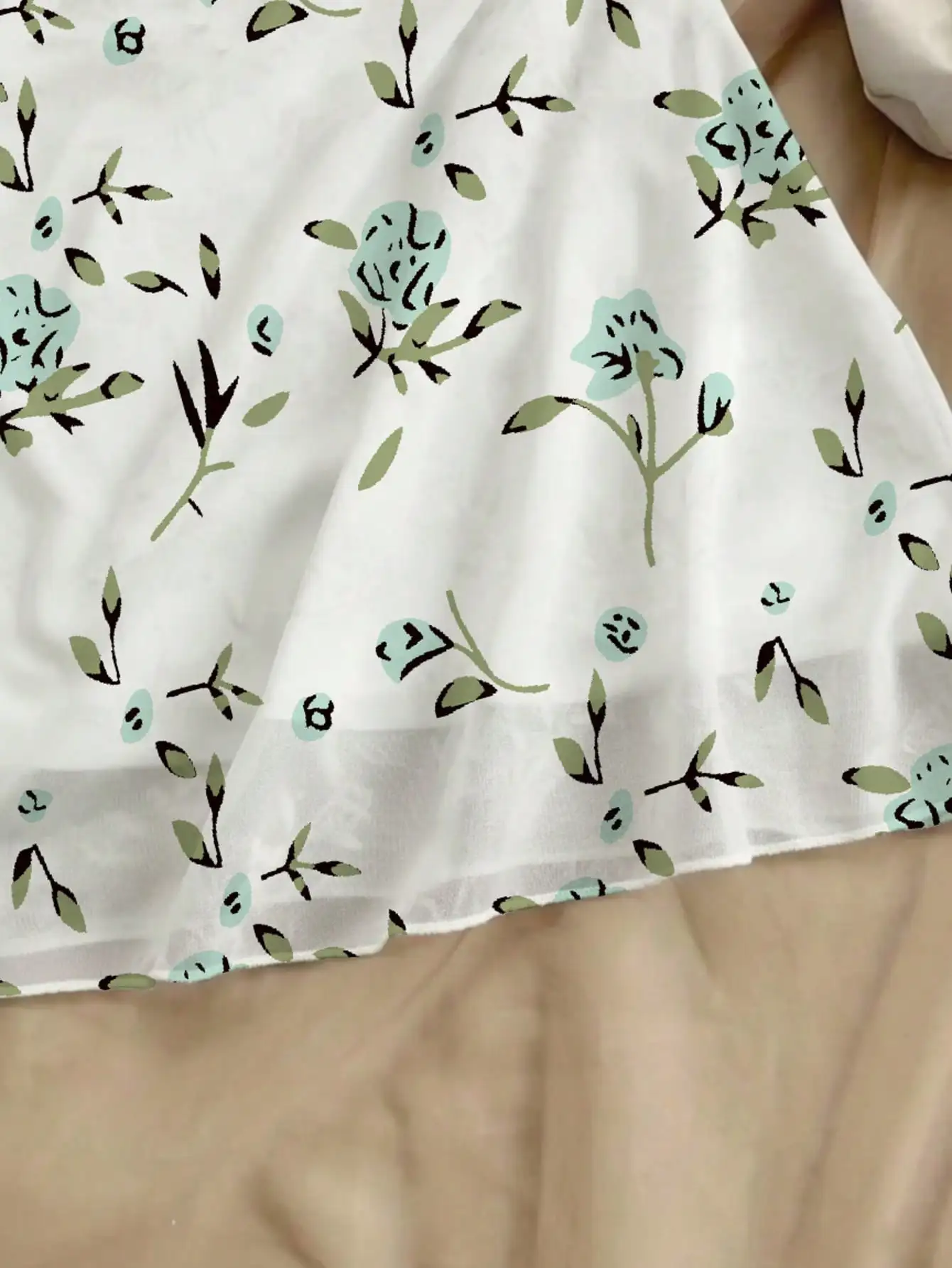 Kinder-Rockkleid mit Blattmuster, A-Linien-Schnitt, lässig, bequem, mit einem Kragen, als Oberteil getragen, mit Falten in der Taille, mittellanger Rock für Mädchen. – Detail 7
