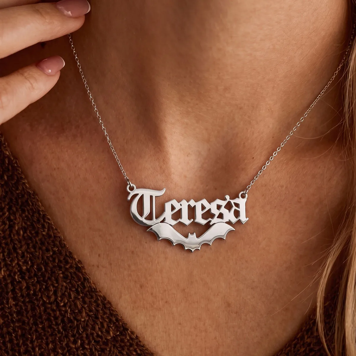 Customized Name Stainless Steel Necklace Bat Pattern Halloween Gift Accessories Personalized Name Men's and Women's Jewelry