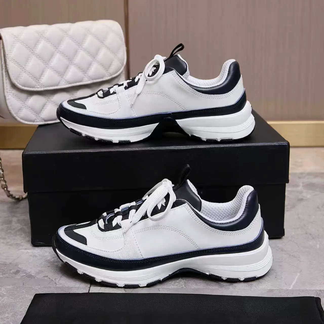 Black White Simple Line Sneakers for Men and Women, Lightweight Breathable Casual Shoes, Minimalist Low Top Footwear for Students Daily Wear, Clean Outline Design, Easy to Match All Casual Clothes