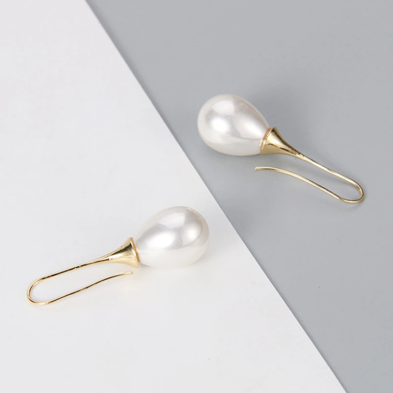 Woman Vintage Pearl Dangle Earrings 2022 Gold Color Simple Style Classic Long Hanging Earring Personality Women\'s Party Jewelry