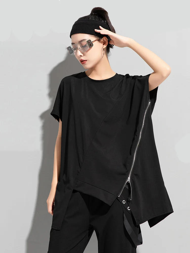 [EAM] Women Black Zipper Irregular Big Size Casual T-shirt New Round Neck Long Sleeve Fashion Tide Spring Autumn 2024 1DF6029