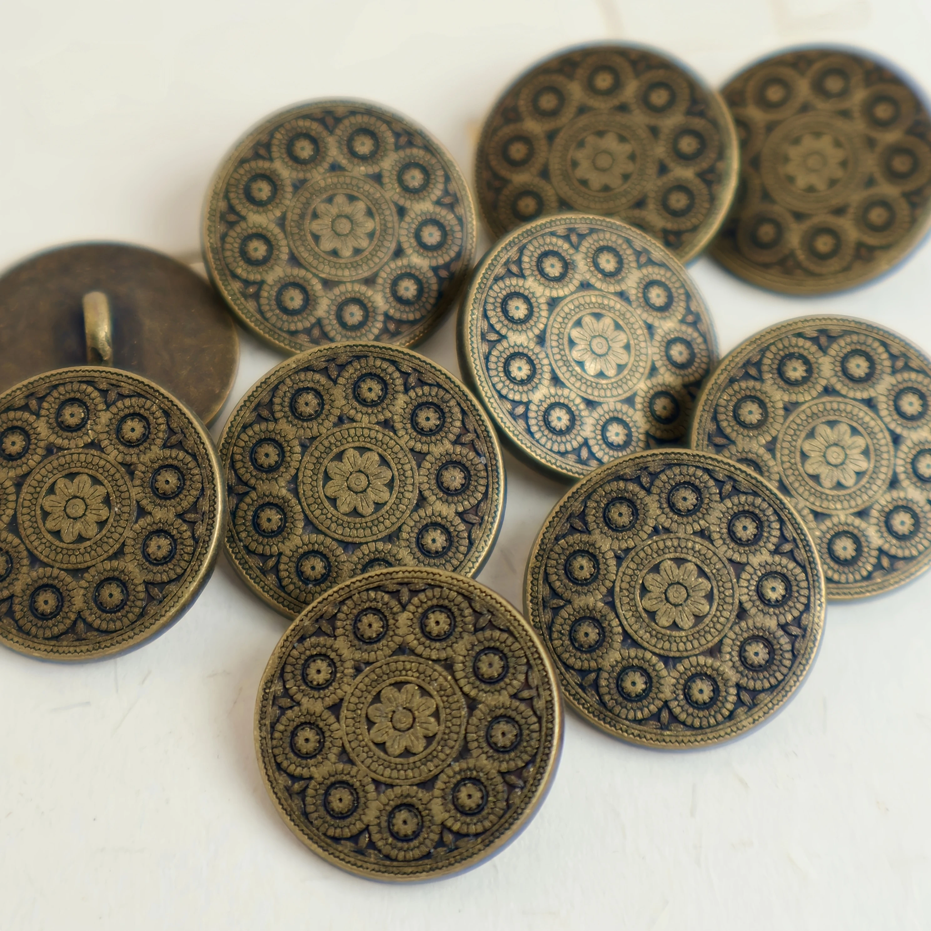 Button Hole Cutter - 10er-Pack 17mm Vintage Old Money Metallknöpfe