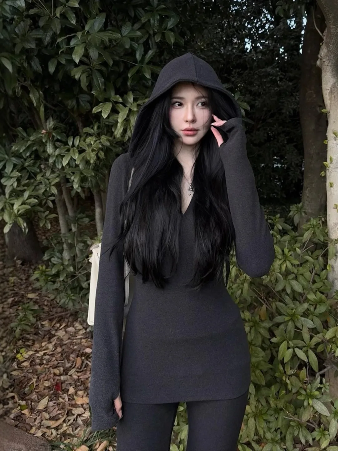 

Весенний модный комплект для женщин: худи с эффектом похудения и повседневные брюки в спортивном стиле, черного цвета, с высокой талией.