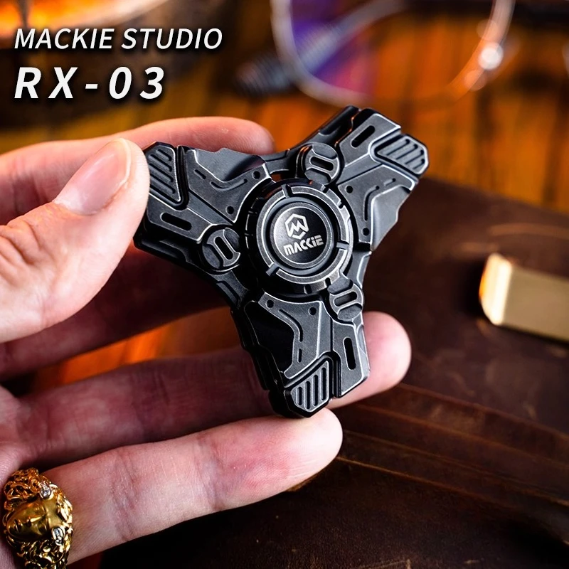 Mackie EDC 新 RX-03 三葉ブラックテクノロジー感メカニカルメタル指先ジャイロスコープ減圧デスクトップおもちゃ