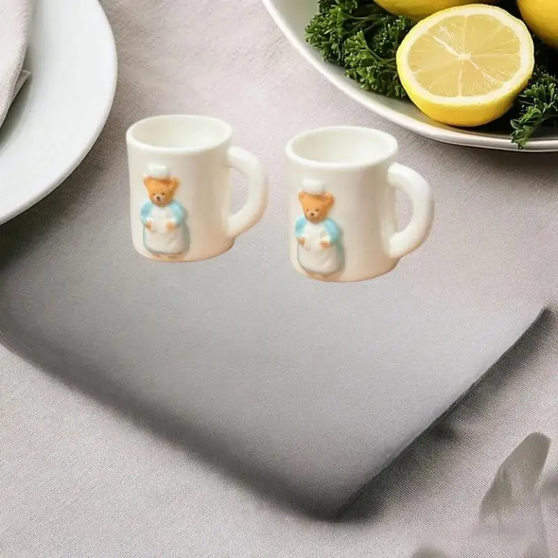 แก้วน้ำหมีจิ๋ว 2 ชิ้น สำหรับตกแต่งบ้านตุ๊กตา ของเล่นเสริมสร้างจินตนาการ