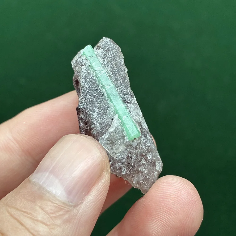 A1-4A 1 قطعة 100% الطبيعية الخضراء الزمرد المعدنية جوهرة الصف عينات الأحجار والكريستال ماليبو عينة التدريس