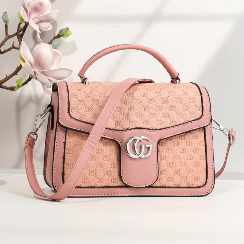 حقيبة يد نسائية فاخرة المظهر مصنوعة من الجلد الصناعي باللون الذهبي وتصميم أنيق وواسعة للمناسبات الرسمية وحفلات العمل