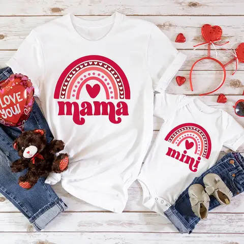 Mama Mini Gökkuşağı Baskı Aile Kıyafeti Sevgililer Anne ve Bebek Eşleşen Giyim Anne tişört Üstleri Bebek Romper Bodysuit Tatil Gömlek