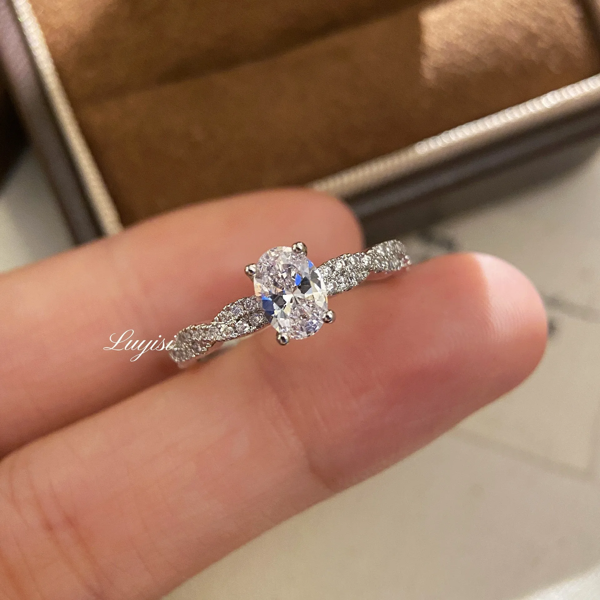 Rotating Ballet Oval Ring 1ct Moissanite Women's PT950 Platinum - Symbol of elegant love, ideal gift option for best friends