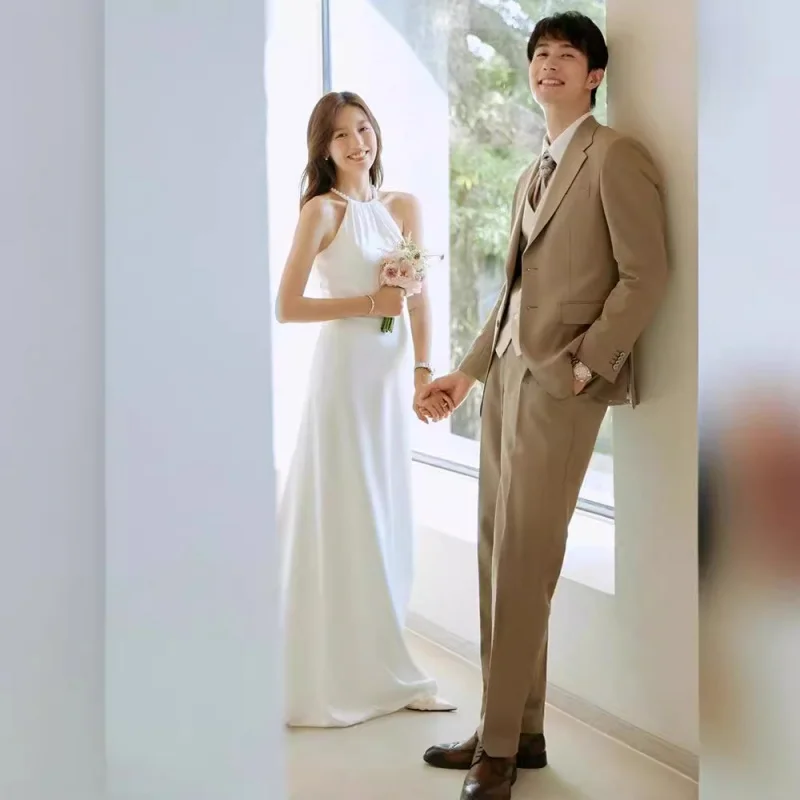 robe-de-mariee-legere-de-style-francais-simple-et-elegante-en-satin-blanc-avec-perles-col-licou-robe-sirene-d'exterieur-robe-de-sortie