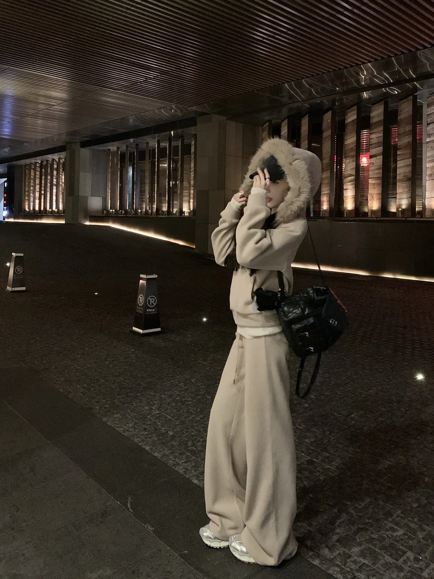 

Осенне-зимний комплект Particle Fce Широкие брюки с капюшоном Jaet Повседневные прямые брюки цвета чая с молоком He Chenxi Женские ...