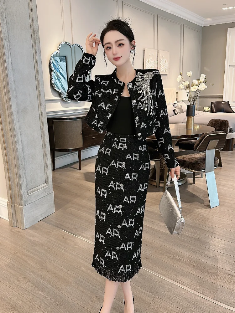 Suitable for commuting banquets parties printed dresses 2024 winter new light luxury socialite two-piece set