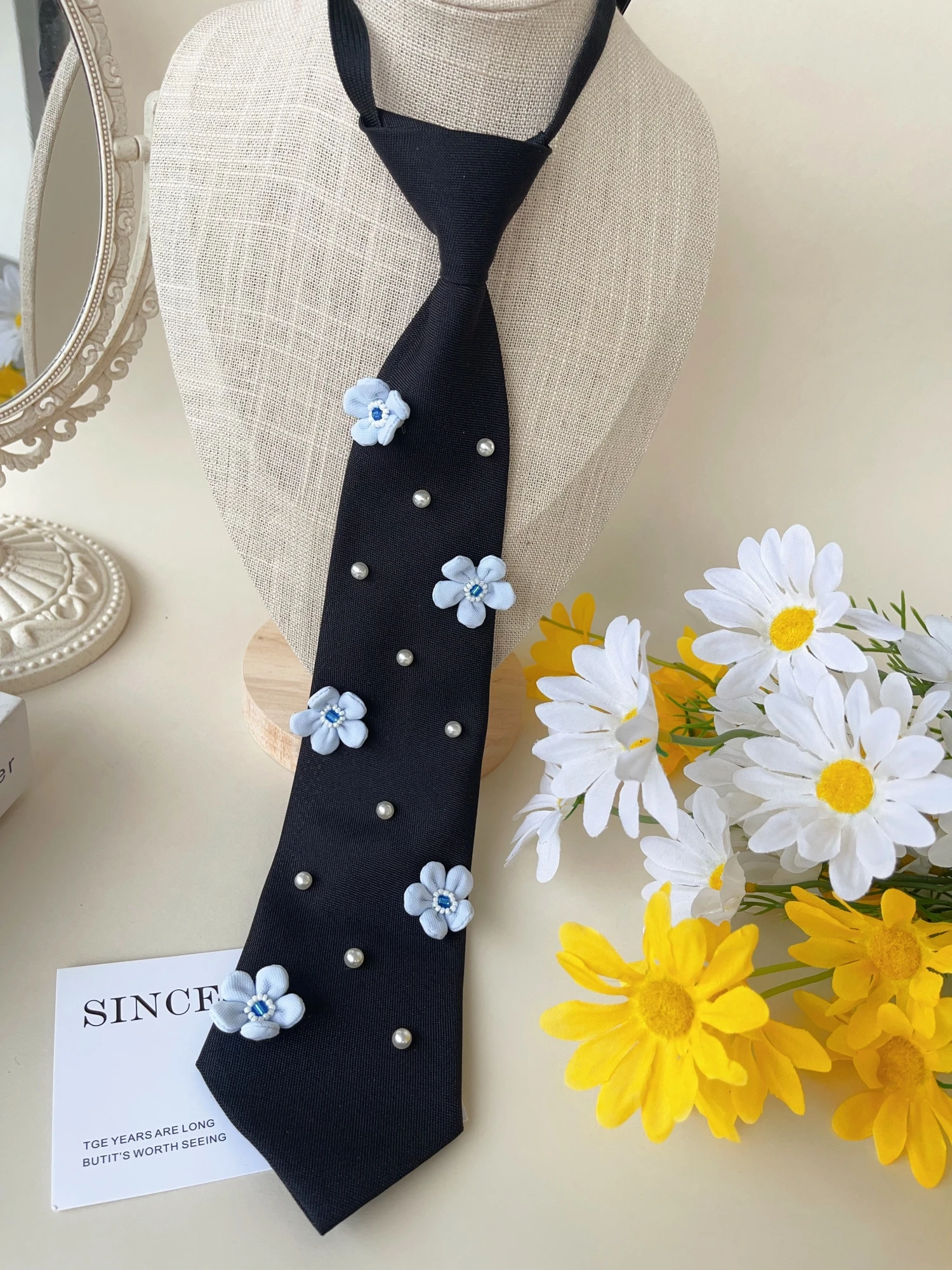 【2025 Neue Kollektion im Sanften Stil】Stoffblumen-Perlen-Dekoration Damen-Krawatte für Abendpartys, Verstellbares Halsband, Leichter Luxus, Doppelnutzung, Vielseitiges Frühlings-/Sommer-Accessoire, Elegantes Accessoire – Detail 5