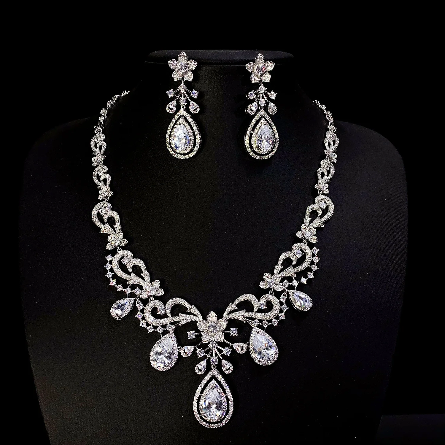

Gorgeous Fine Drops Flower Pretty Ladies Jewellery Heartwarming 2 Pcs Necklace Earrings Party Prom Gift Dress Bridal M-522