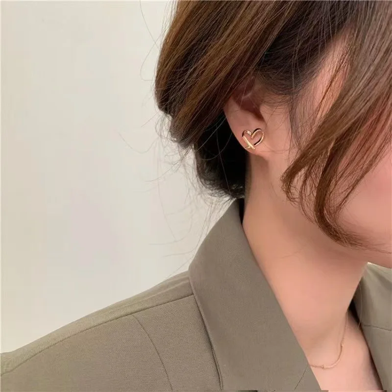 2022 Korea Heart Gold Color Metal Geometric Hollow Simple Shape Stud Earrings for Women Aesthetic Jewelry