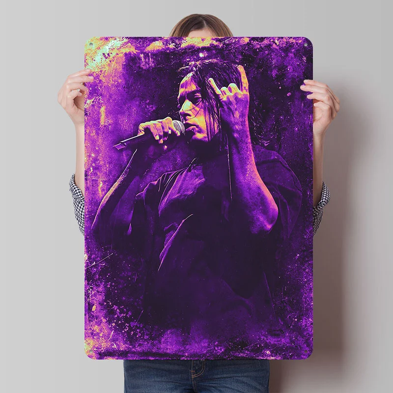 Ronnie Radk con micrófono en niebla púrpura, póster, arte de pared, carteles de hojalata de Metal Retro Vintage para el hogar, habitación, cueva de hombre, decoración de baño