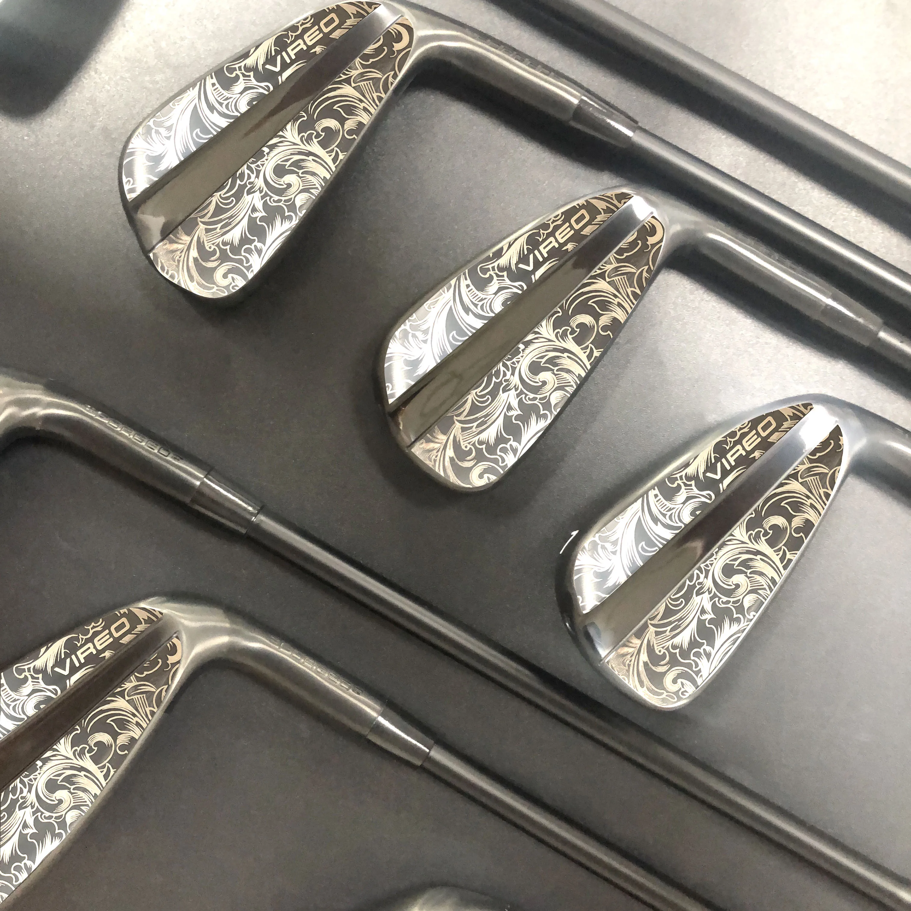 VRIEO Black Two Piece hollow Golf Irons Set 456789P Golf Clubs 7PCS Steel/Graphite Shaft R/S Flex Irons Golf Free Shipping