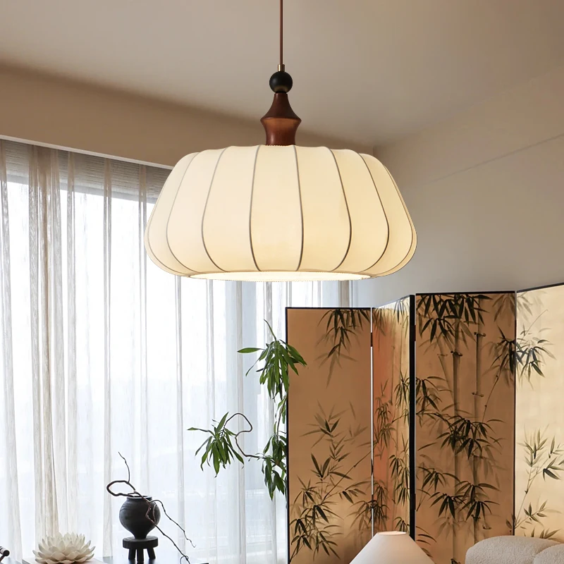 Plafoniera moderna a LED Camera da letto Illuminazione beige Soggiorno Log Crema Venti Semplice balcone Lampade per interni Lampada per interni per la casa