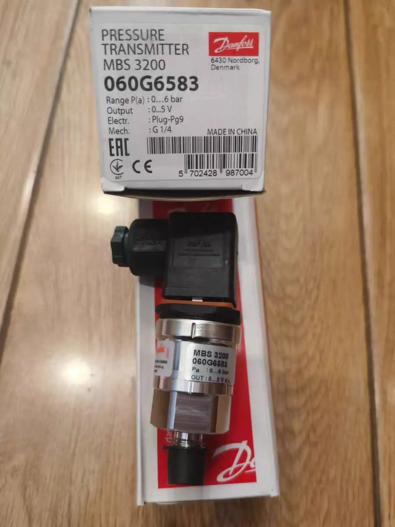 Model 060G6853 New Danfoss Pressure Sensor MBin stock