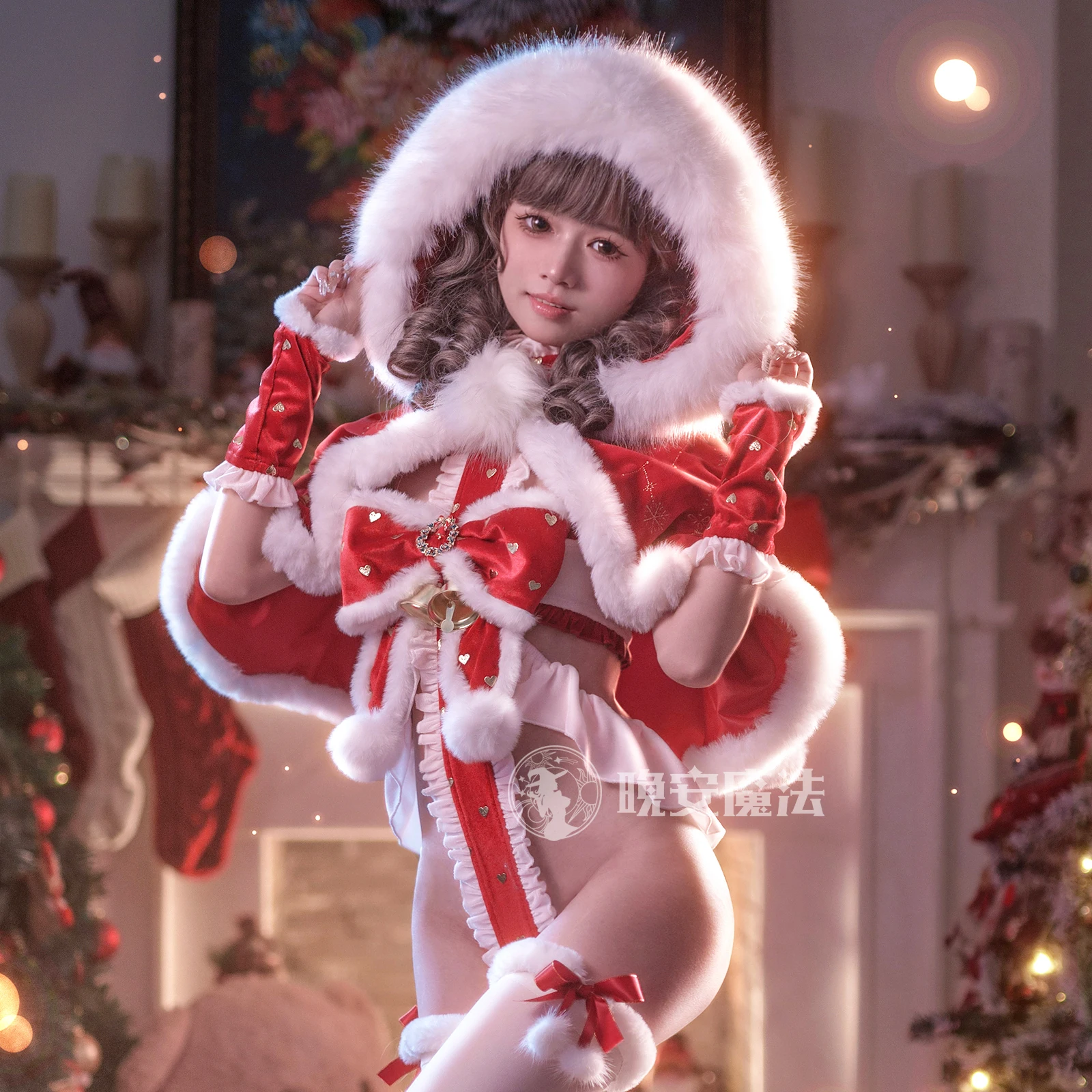 2025年新作 カワイイメイド クリスマス サンタクロース コスプレ衣装、キュートな赤いロリータ風ぬいぐるみマント、セクシーなランジェリー、キュートなノーテイクオフ