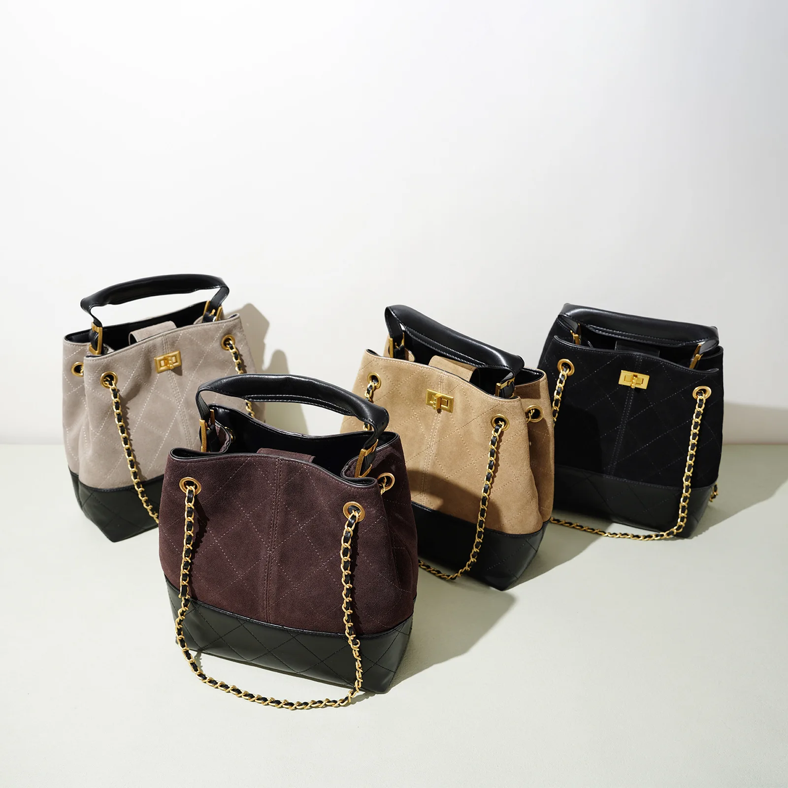 حقيبة نسائية من الجلد الطبيعي حقيبة دلو فاخرة مع حزام سلسلة مبطن بسعة كبيرة حقيبة كتف محمولة باليد