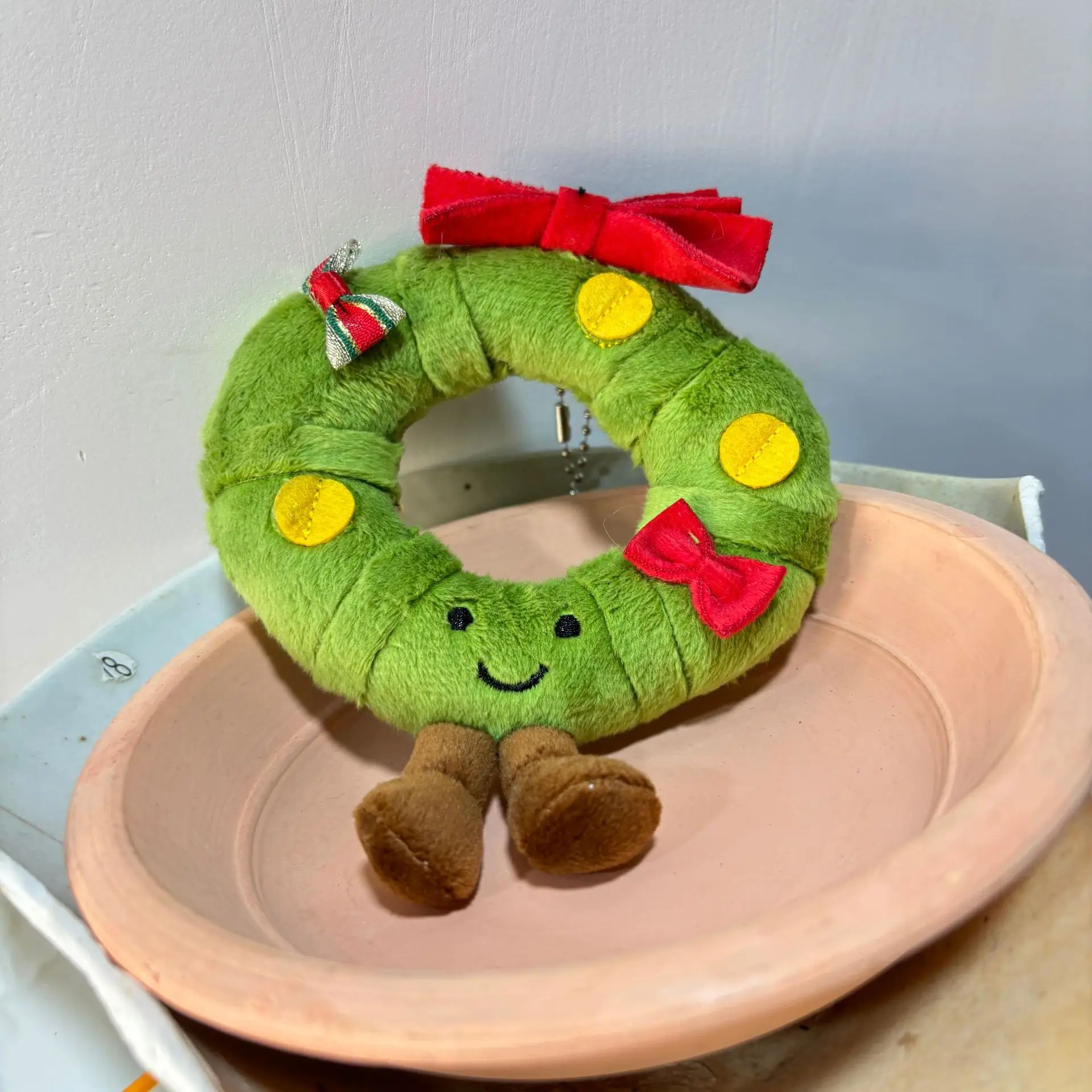 Cute Plush Toy Creative Christmas Wreath Plush Pendant Keychain Home Decor Red Bow Wreath Plush Doll Christmas Eve Holiday Gift