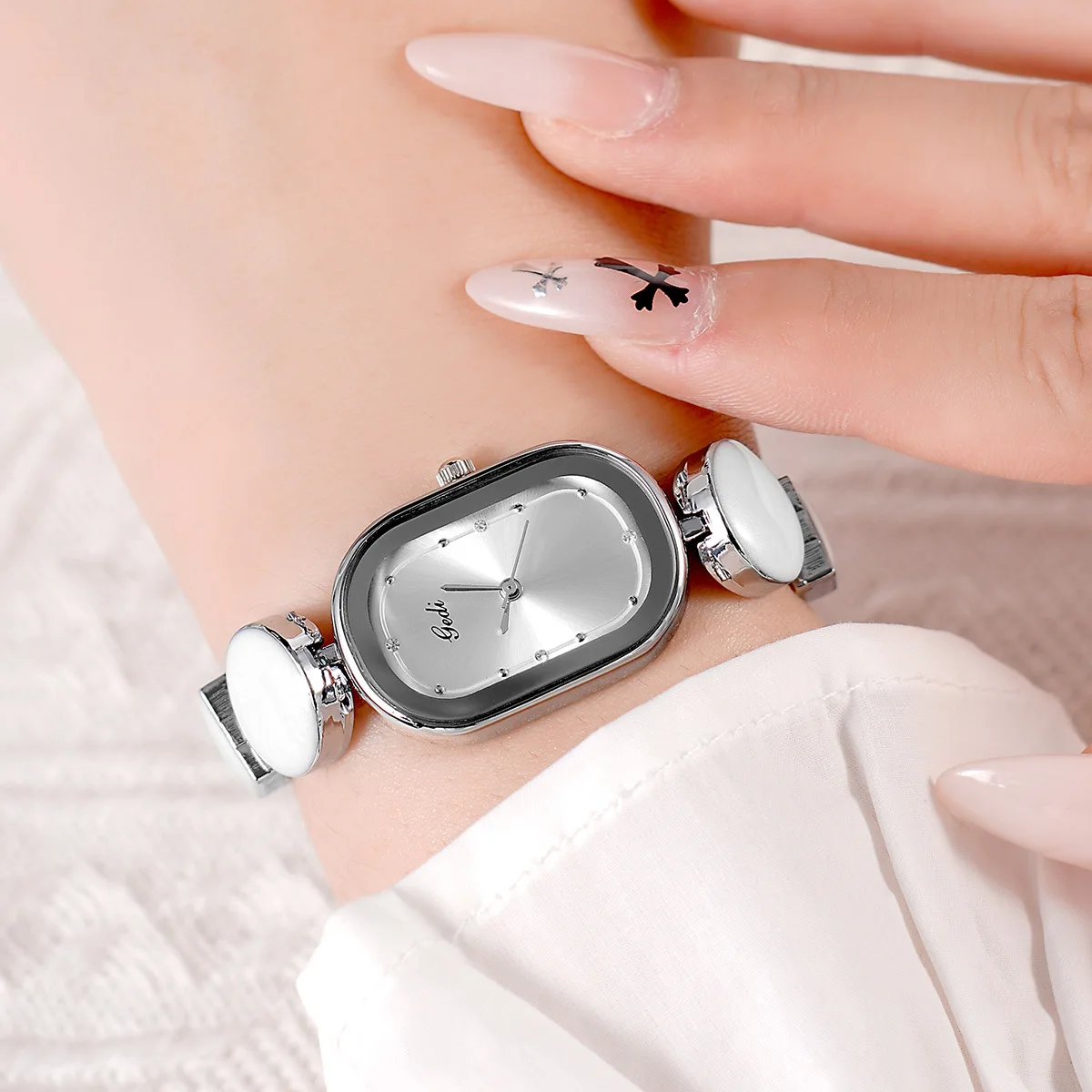 

UTHAI CQ478 Модные женские часы с эллиптическим и минималистичным дизайном, художественные кварцевые часы, женские часы ﻿