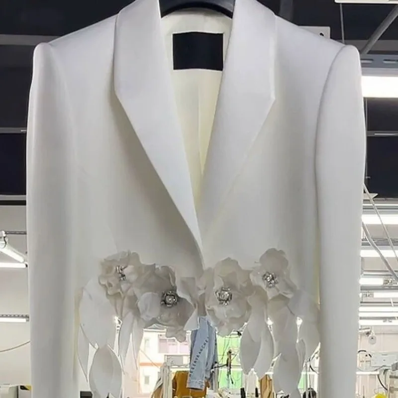 Ternos florais brancos com borlas para mulheres, blazers de cintura alta, jaqueta com flores, tops frisados, cardigã com franja e borlas, flores 3D,