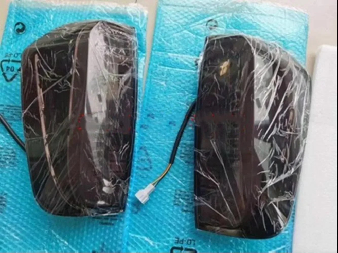

Tail Light Assembly for Nissan Navara Ruiqi taillight Rear Brake Lamp Reverse light Turn signal