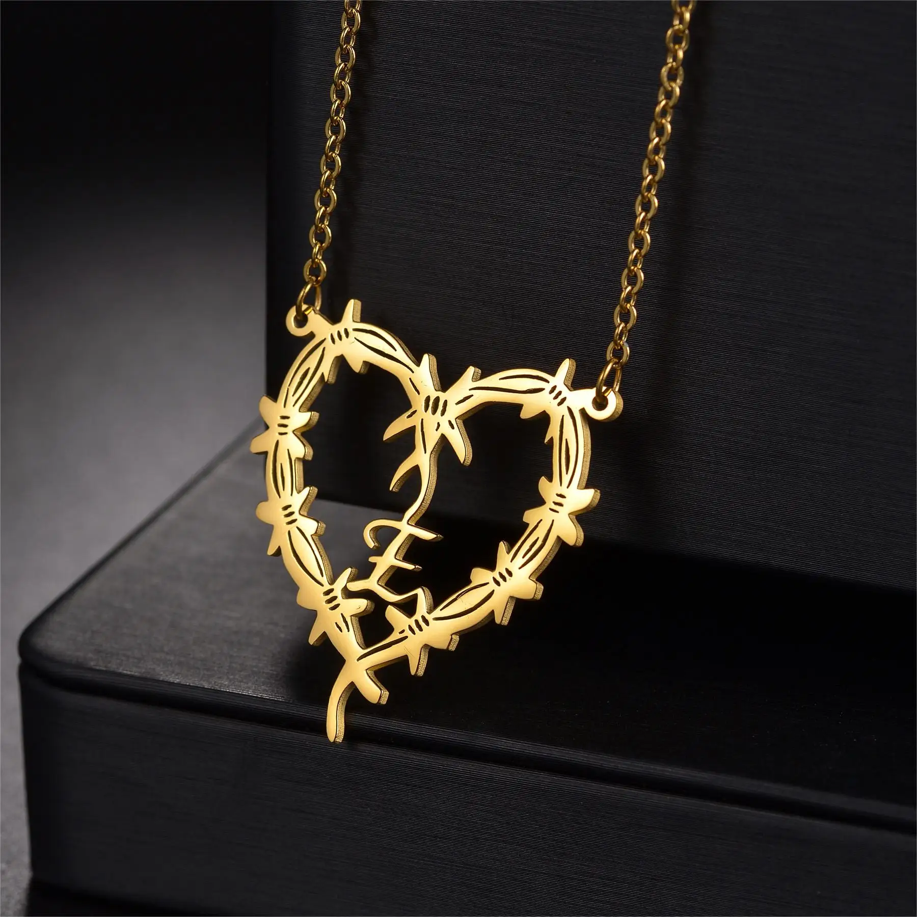 

Trendy Custom Name Stainless Steel Jewelry Pendant Necklaces Accessory for Women Personalized Thistle And Thorn Heart Party Gift