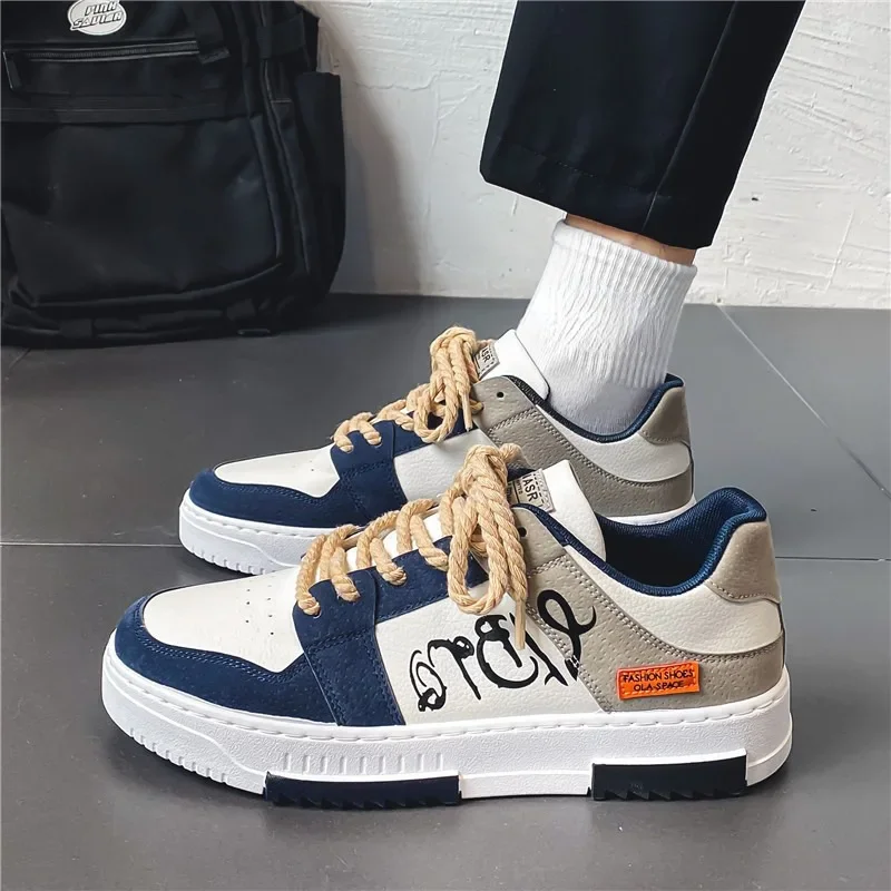 Scarpe Casual da uomo piatte modello di stampa Sneaker da uomo scarpe da Tennis vulcanizzate scarpe bianche da studente nuove scarpe da ginnastica da uomo stringate intrecciate