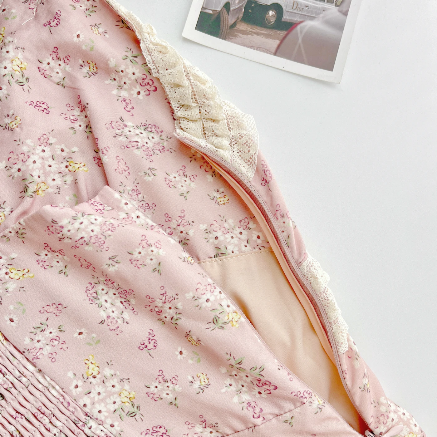 Damska różowa sukienka w kwiaty na co dzień z paskiem bez rękawów francuska elegancka estetyka 2000S sukienka retro długa spódnica odzież 2025 nowość