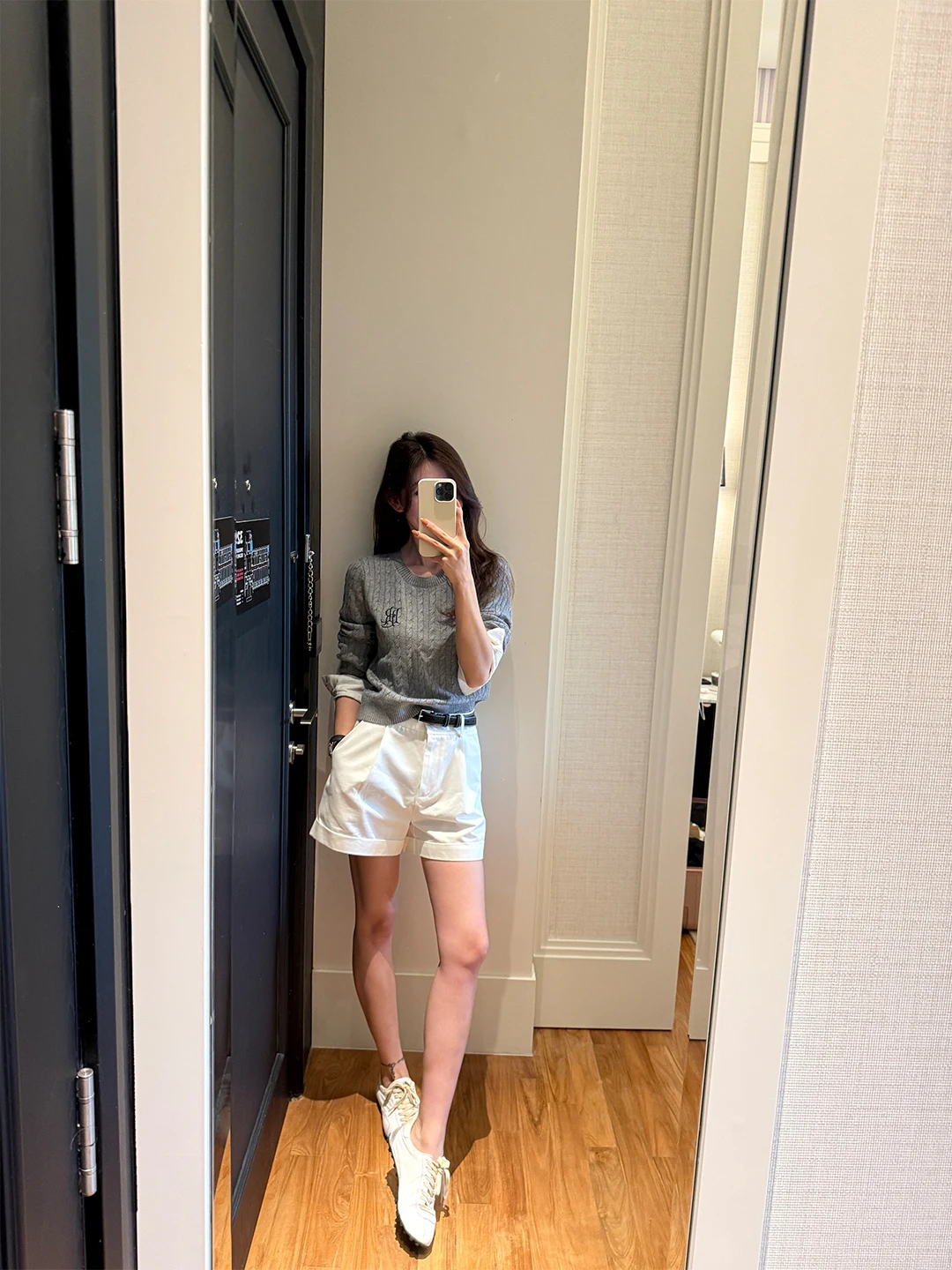 

Slimming High Waist Cotton Shorts Women's Pure White Casual Pants Spring 2026 Original Design Fashionable Versatile Shorts