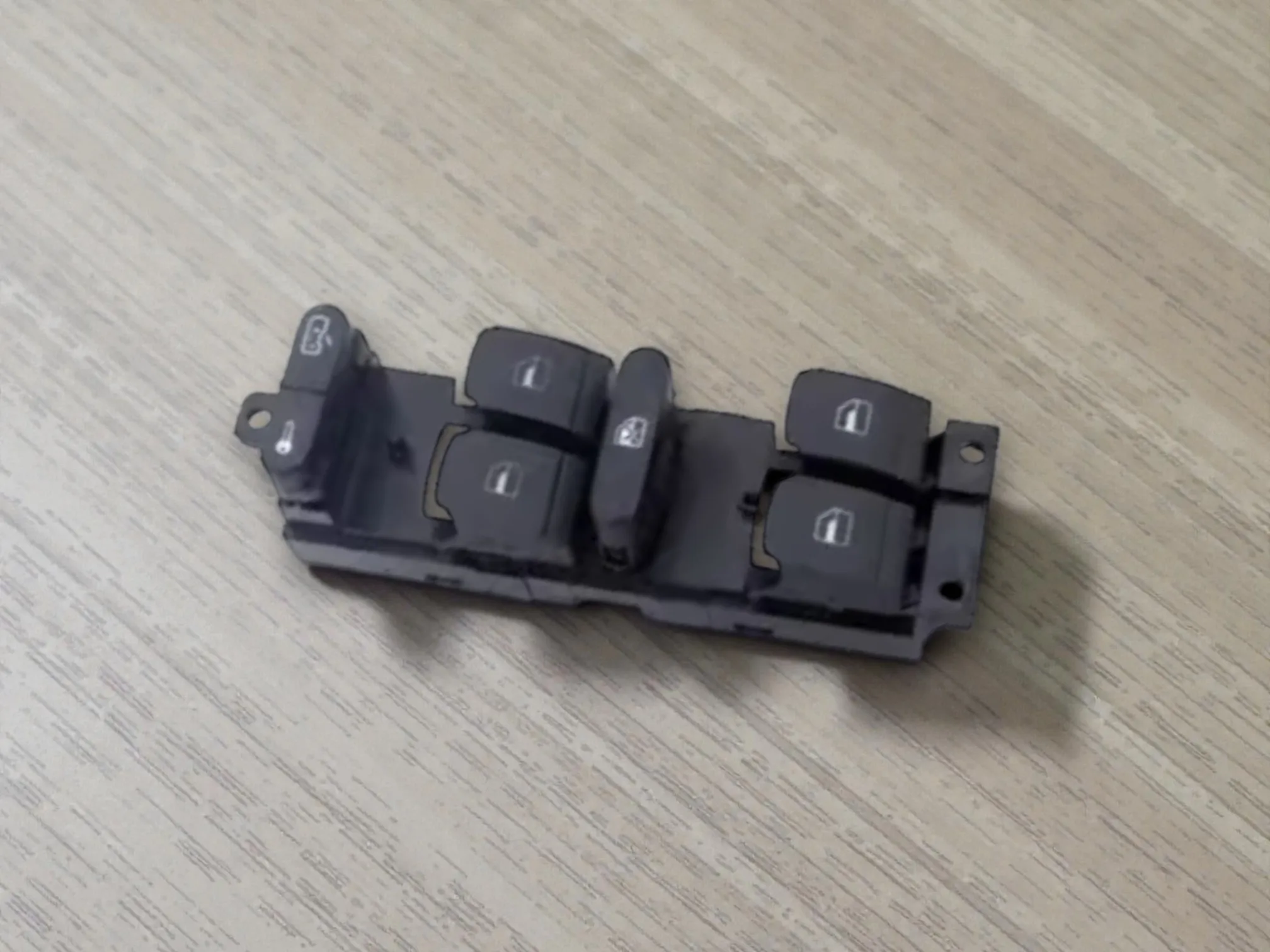 

Show-Quality Chrome Electric Window Switches for Jetta/Bora MK4