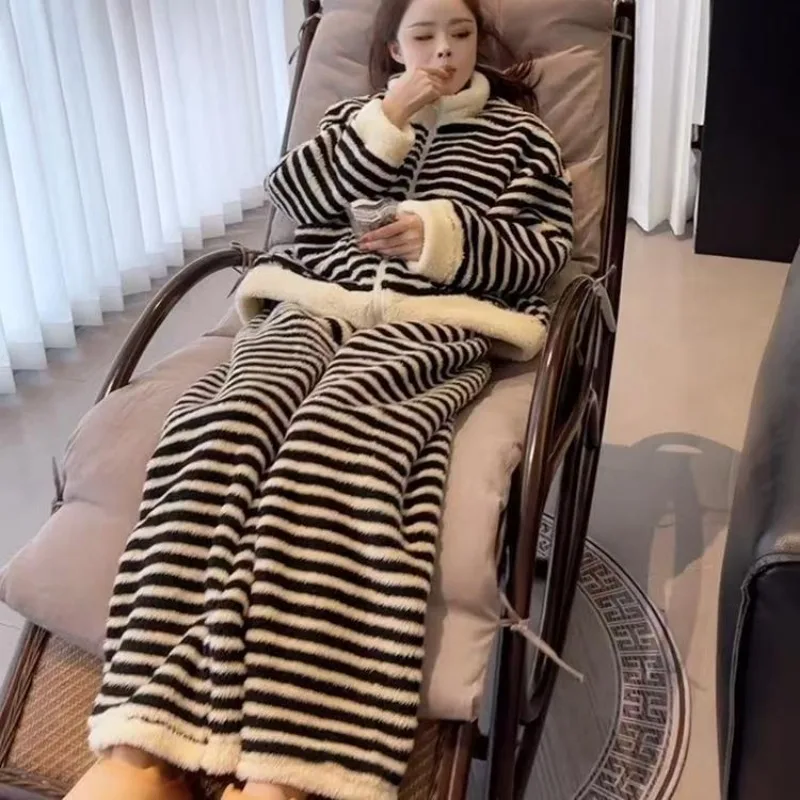 الخريف الشتاء النساء المرجان الصوف بيجامة مجموعات رشاقته الدافئة ملابس المنزل الإناث مخطط ملابس خاصة الدعاوى سيدة الفانيلا ثوب النوم