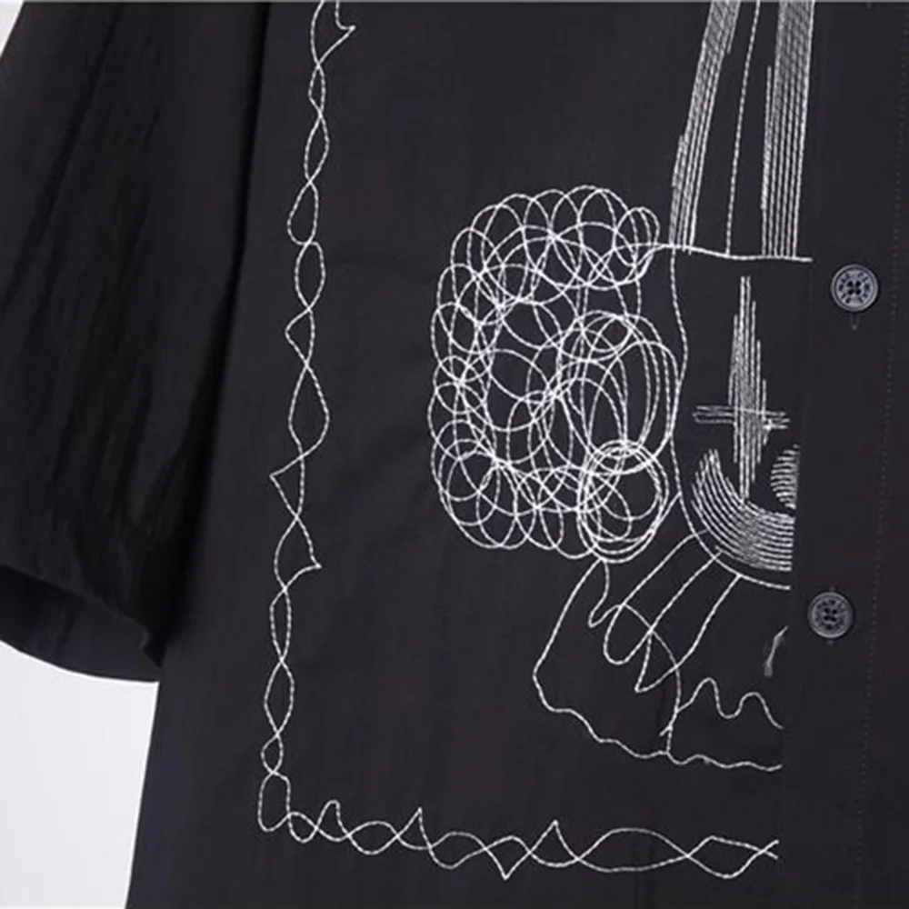 Camisa Negra de media manga para hombre, camisa con estampado de creatividad asimétrica, líneas abstractas informales, a la moda, con personalidad, novedad de 2024