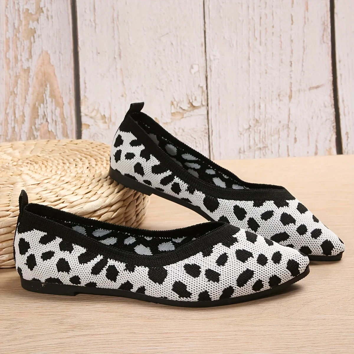 

2025 Women's Pointed Toe Flat Shoes Solid Color Knitted Slip on Shoes Casual Breathable Ballet Flats Women Flat Shoes Loafers