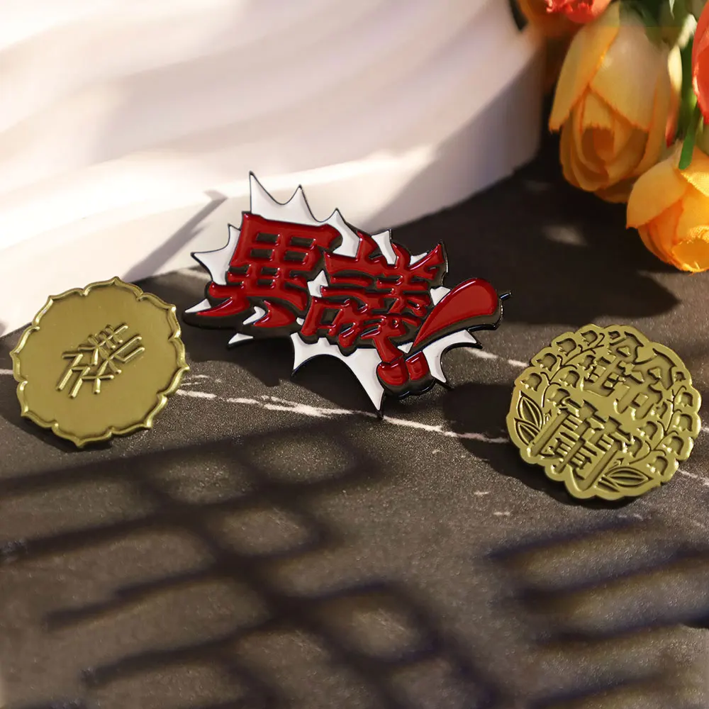 Lindo gato negro Chomsuke insignia broche Anime Kono Subarashi Sekai Ni Shukufuku Wo mago del arco Megumin's mascota Cosplay joyería regalo