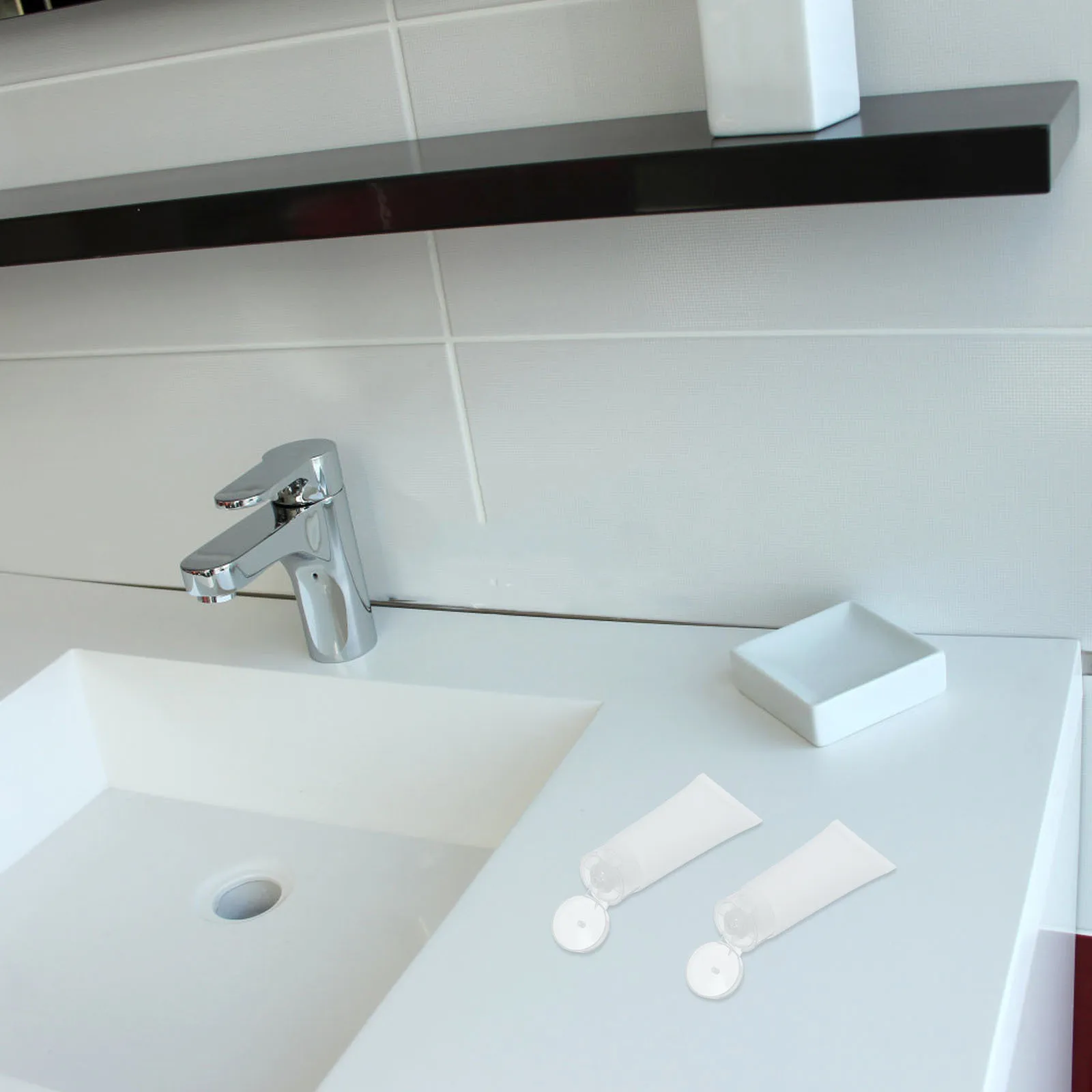 20 قطعة أنابيب السفر القابلة لإعادة الملء مجموعة زجاجات الضغط وأنابيب فارغة للسفر والعناية بالبشرة و