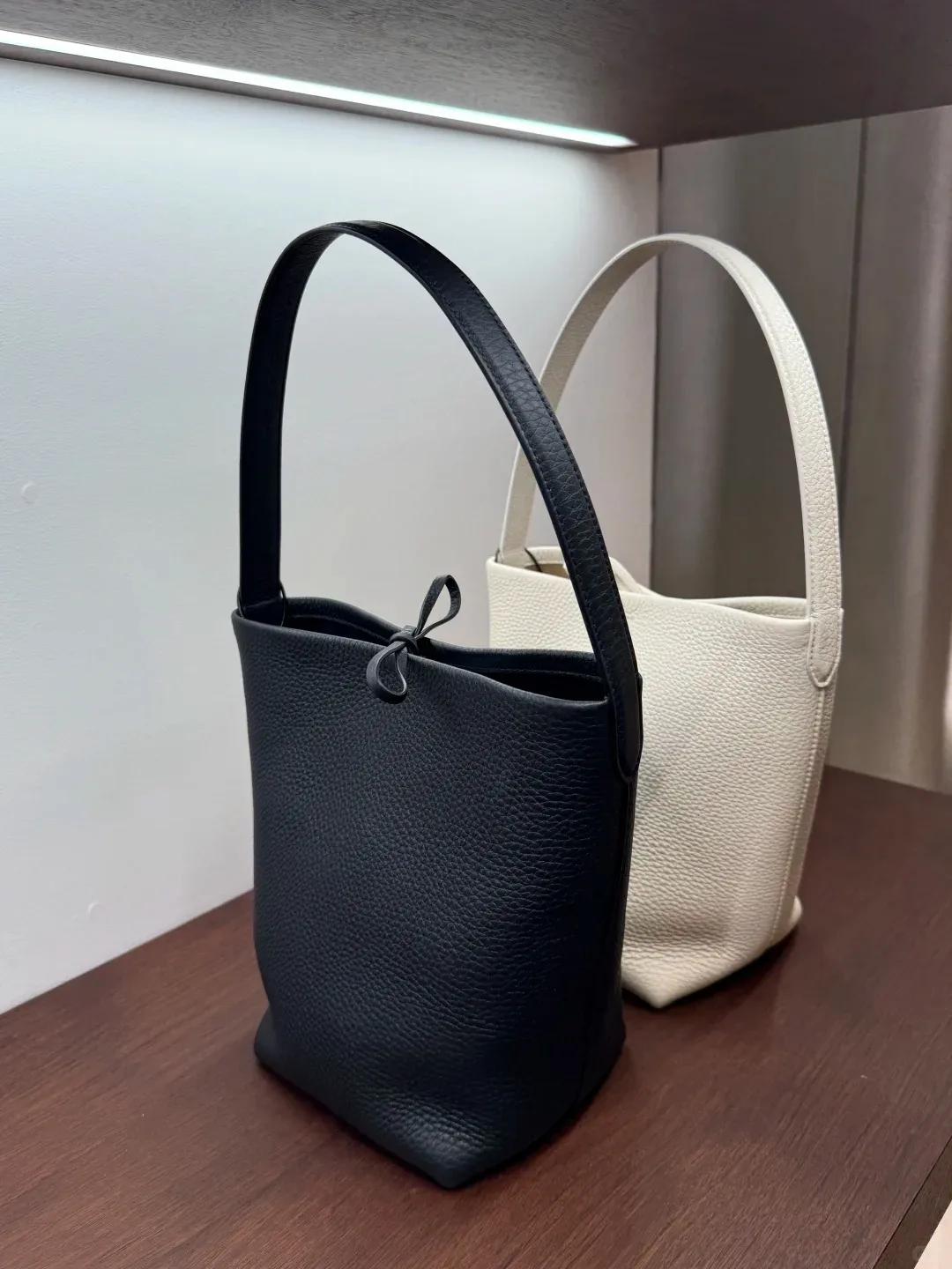 

Новая классическая большая сумка из зернистой кожи, ручная сумка из воловьей кожи, лучшее качество, сумка-ведро из воловьей кожи, сумка большой вместимости N/S