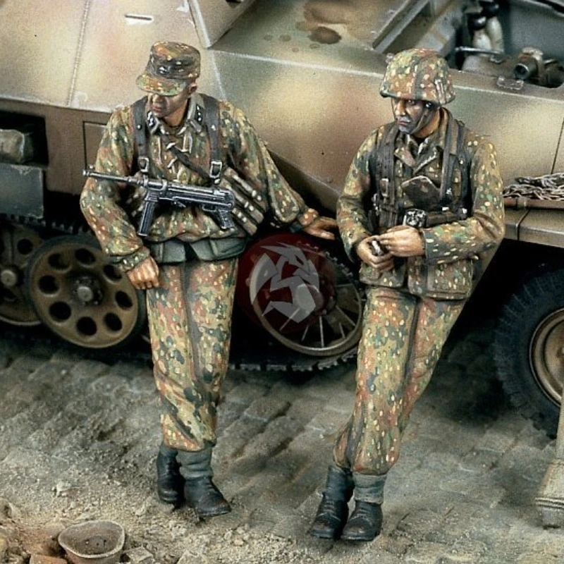 

1/35 Scale Diecast Resin Figure Model Kit WWII German Infantry At The Roadside 2 Figures Unassembled Unpainted