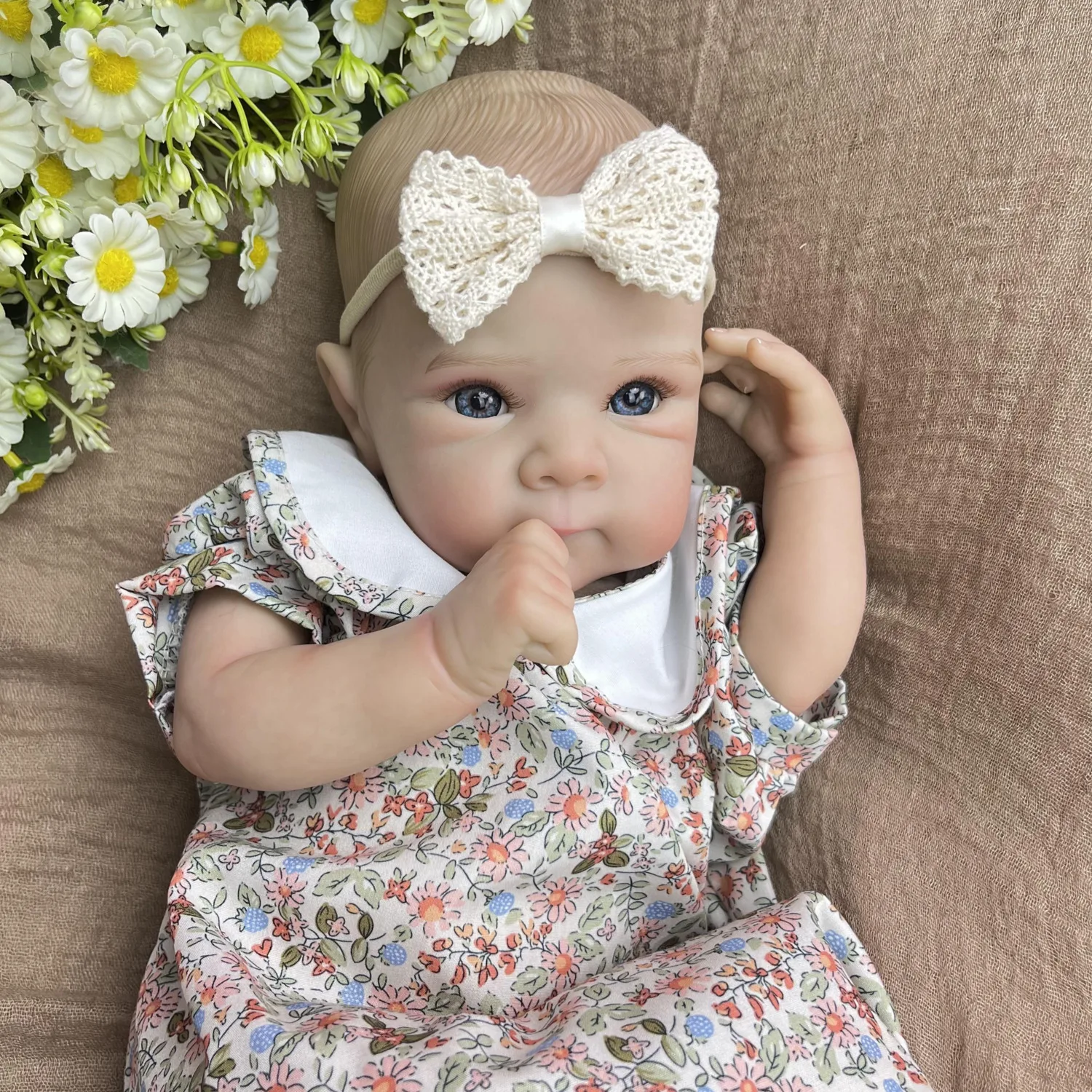 

BZDOLL Lifelike 45 CM 18 inch Real Look Reborn Baby Doll Toy with Cloth Body 3D-Paint Skin Lovely Doll Fashion Birthday Gift