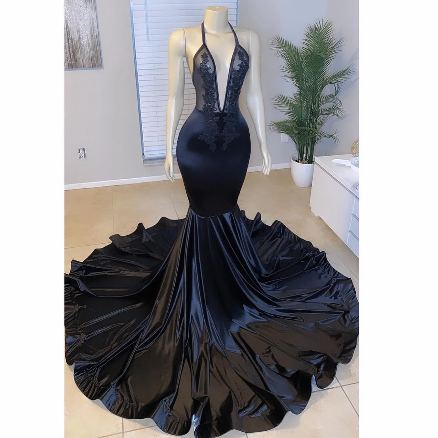 Simple Elegant Mermaid Prom Dresses Halter Sleeveless Deep V Neck Lace Appliques Plus Size Women Evening Party Gowns Custom Made