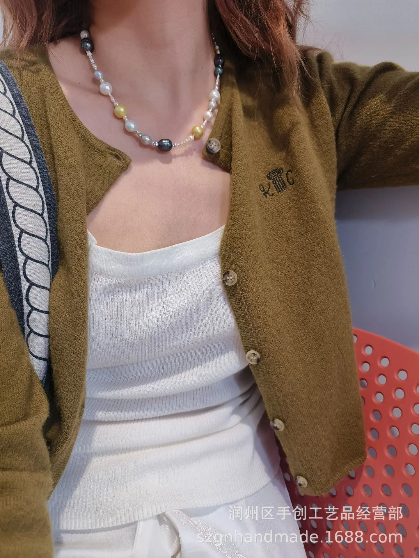 

Великолепное ожерелье из натурального многоцветного белого жемчуга Южного моря AAA+ 18 дюймов, оригинальные настоящие фотографии, что ви побачите, что вы хотите