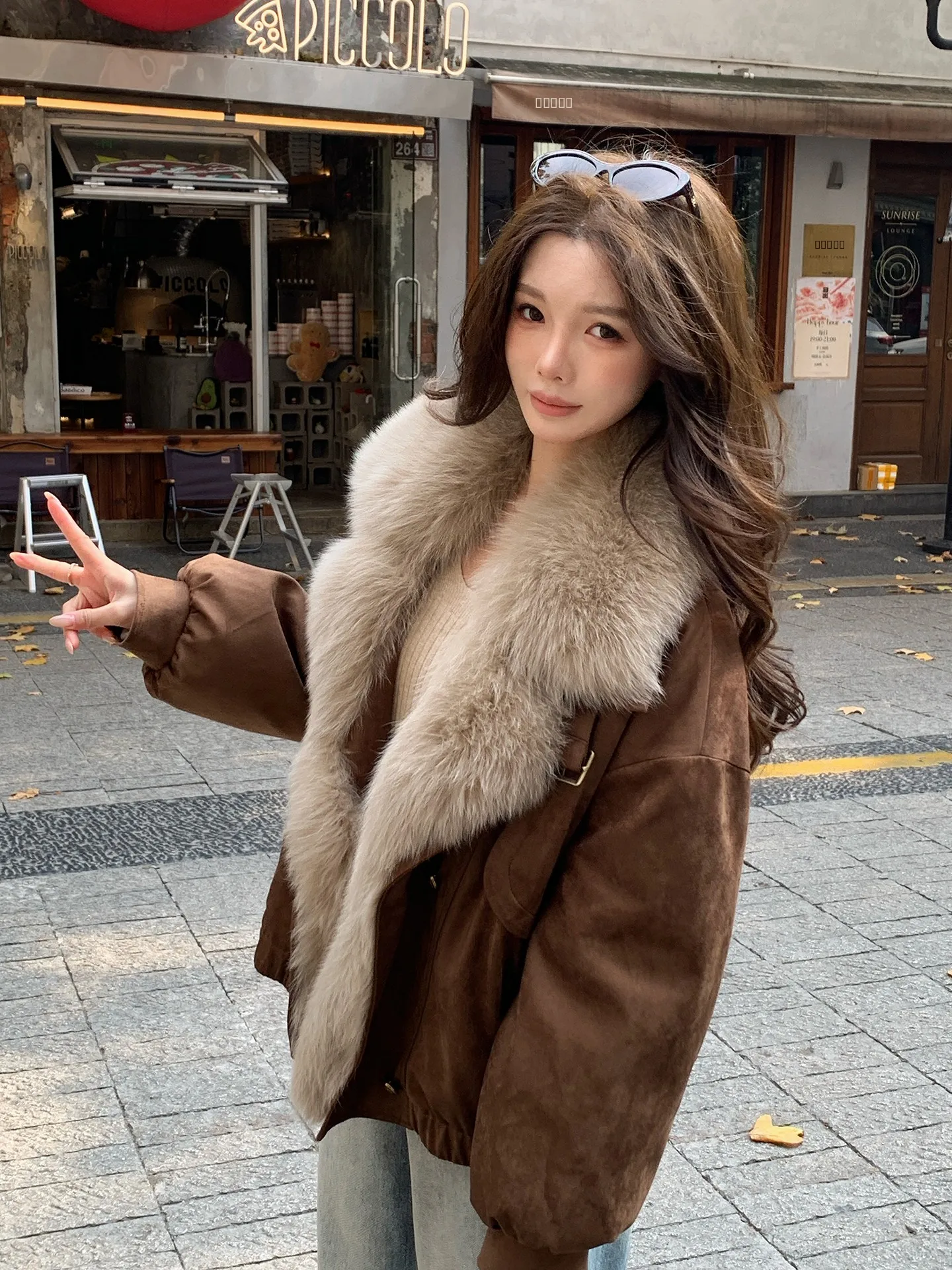 

Теплая женская парка с меховым воротником и вставками из меха, свободного кроя, однотонная, повседневная