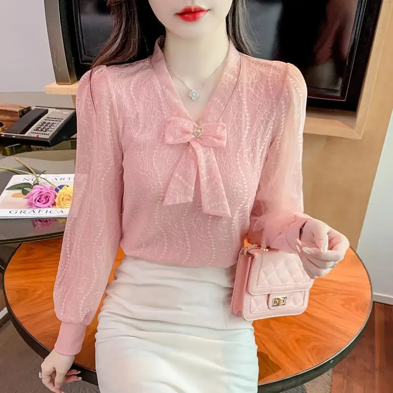 

Spring Women's New Long Sleeved Chiffon Bow Shirt with Lace Base Stylish and Comfortable Inner Top