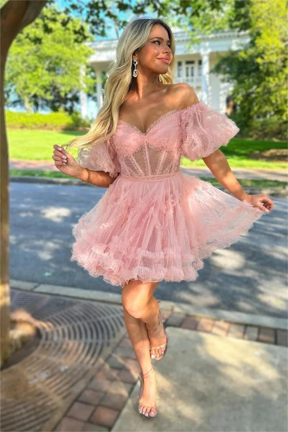 

Off Shoulder A-line Sweetheart Mini Tulle Homecoming Dresses Short Puffy Sleeve Prom Dress Tiered Ruffles Cocktail Party Gowns