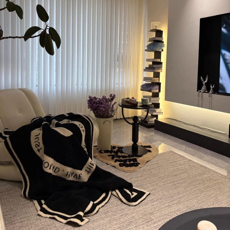 

Скандинавский минималистичный торцевой столик, железный диван, приставной столик для небольшого пространства, креативная прикроватная тумбочка, компактные круглые журнальные столики