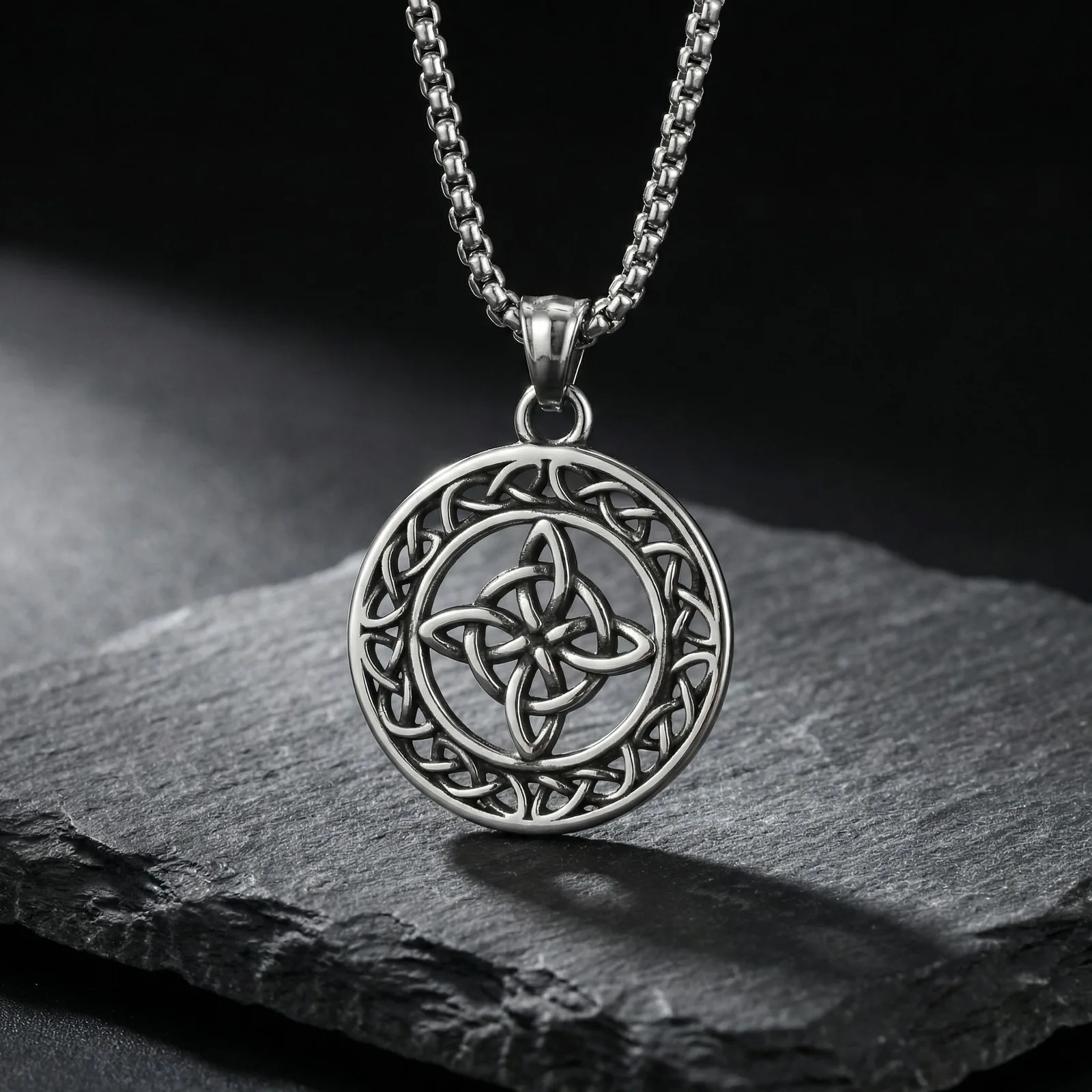 Vintage-Halskette mit keltischem Knoten für Männer und Jungen, runde Halskette mit Anhänger aus Edelstahl, Punk-Amulett-Schmuck, Geschenk – Detail 3