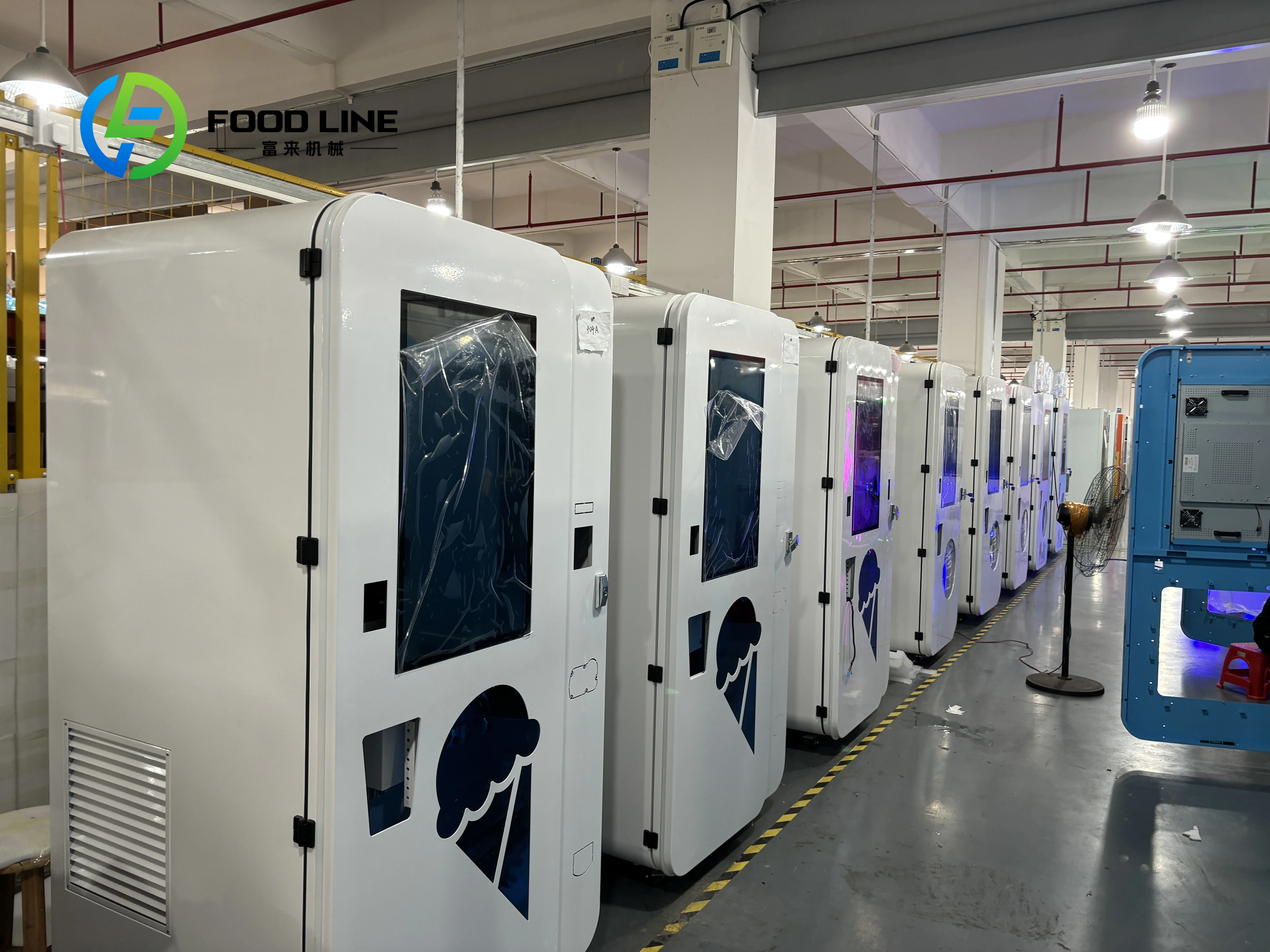 روبوت بيع الآيس كريم التجاري في الهواء الطلق، موزع خدمة ذاتي أوتوماتيكي بالكامل يعمل على العملات المعدنية